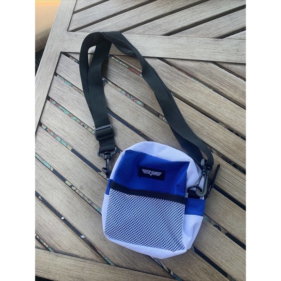 Top Gun Men's '1986 Volleyball Tournament' Sling Bag White One Size - Picture 2 of 2